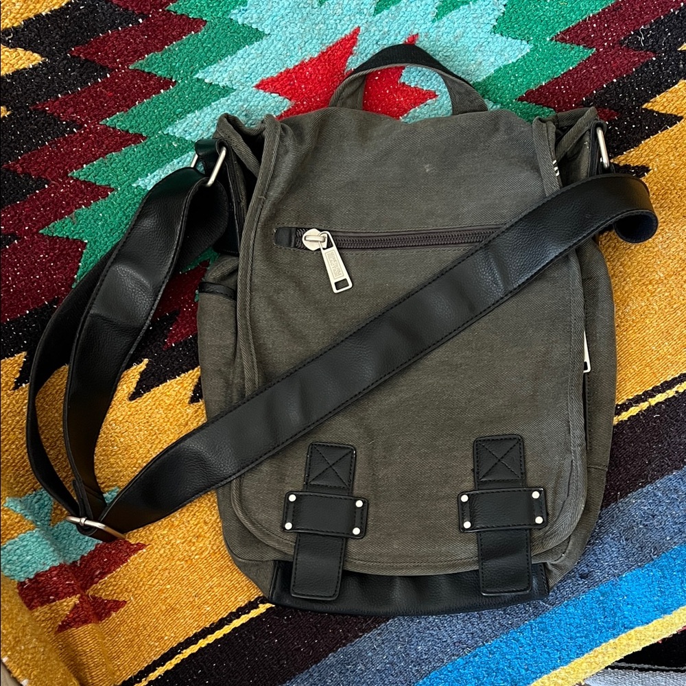 Kenneth Cole Reaction canvas messenger bag